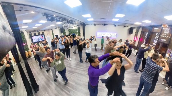 Salsa Bachata Dance Class In chicago Dennispasamb.com / Text or Call (717) PASAMBA Private Dance and Group dance Lessons